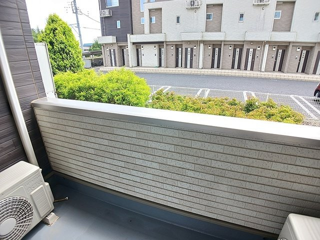プラシードⅠのバルコニー|暖かな日差しのふりそそぐバルコニー