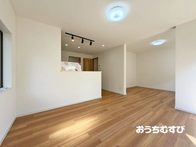 小牧市本庄の居間・リビング