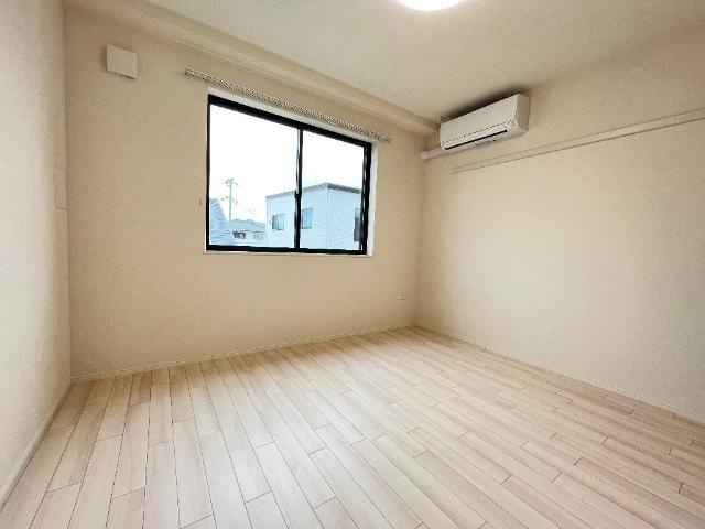 真鍋フラッツの寝室|使い勝手のいい寝室です