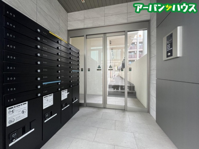 グランスクエア岡山駅西のエントランス