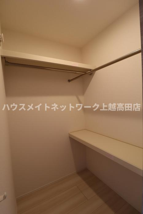 リナーシェ Ａの収納|ウォークインクローゼット