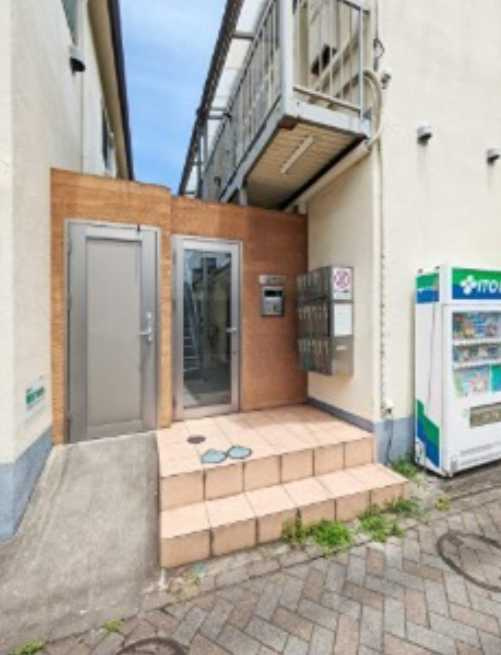 ヴィラ下北沢C棟　礼金0　最上階　オートロックのエントランス
