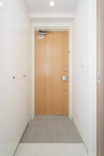 メルクマール京王笹塚レジデンスの玄関|※写真は同タイプ住戸です。