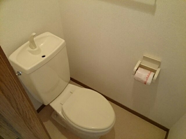ＣＲＥＳＴＡＬＬ　ＫＯＹＡ　Ⅲのトイレ