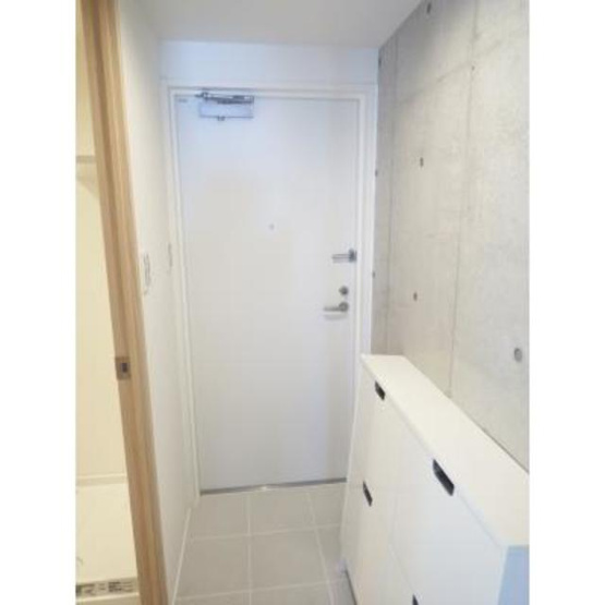 【玄関】 | ＬＡＰｉＳ白金高輪 | ※写真は同タイプ住戸です。