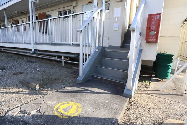 ビレッジハウス大輪1号棟のエントランス