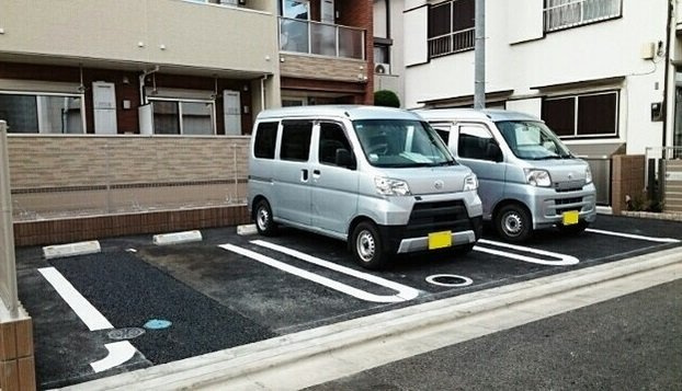 ベルメゾンの駐車場