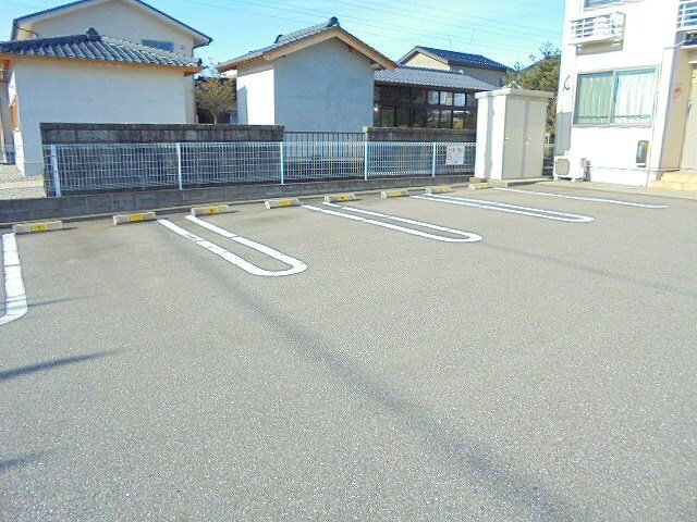 ラ・セゾン・クレールの駐車場