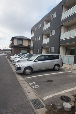 リブリ・八木Ⅱの駐車場