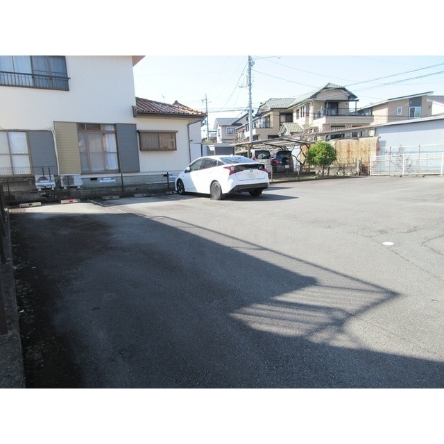 花花弐番館の駐車場