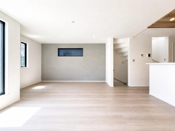 横浜市中区本牧間門の新築一戸建の居間・リビング|自慢したくなるリビング！
形も良く家具の配置にも困りません。