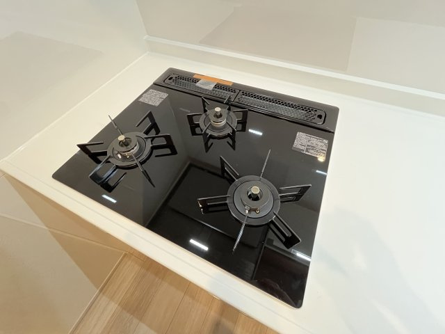 【キッチン】 | アンピール天神東 | 3口コンロ+グリルで効率よくお料理を進められますね