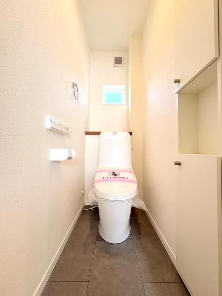 川崎市麻生区王禅寺東５丁目の新築一戸建のトイレ|清潔感のあるトイレですね。収納スペースも完備されてます。