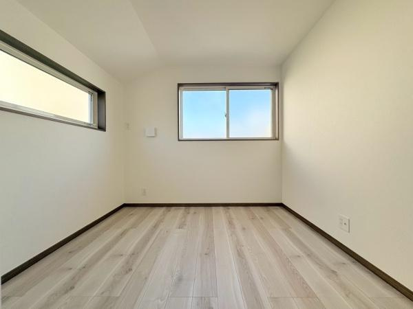 川崎市麻生区王禅寺東５丁目の新築一戸建の洋室|洋室５帖！やわらかな明るい雰囲気のお部屋です。