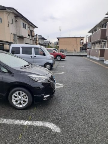 クローバーＡの駐車場