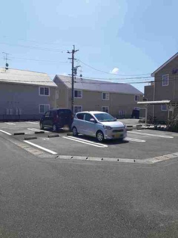 サン・ルミエール七番館の駐車場
