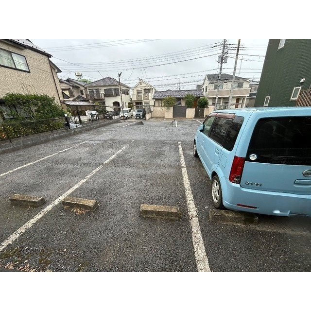源七ハイツの駐車場