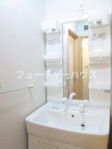 ルミエール　Ⅱの洗面所|忙しい朝には欠かせない洗面所です