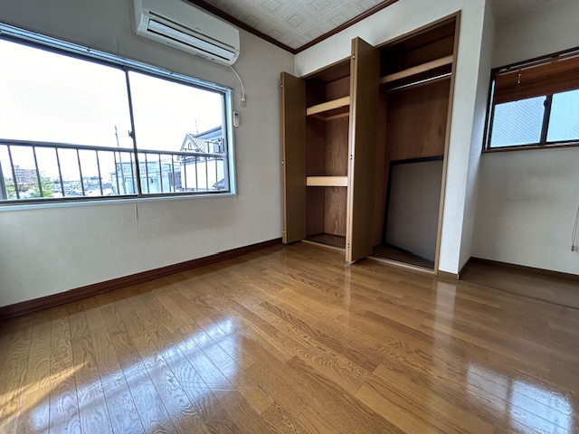 【洋室】 | 東川島町中古戸建て | 2階洋間
