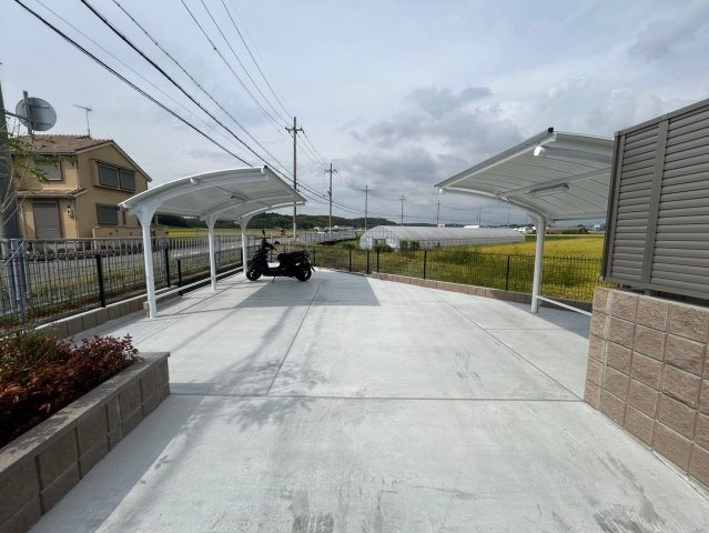 ベースの駐車場