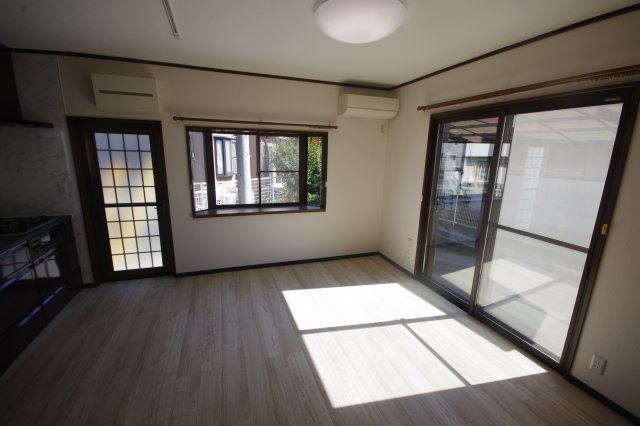 小山市大字喜沢　戸建の居間・リビング|南向きで陽当たり良好のリビング