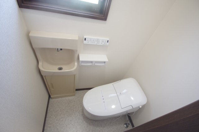 小山市大字喜沢　戸建のトイレ|１階トイレ、高機能トイレです
