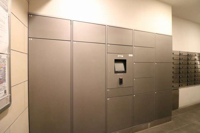 プレサンスロジェ大垣駅前の設備|不在時にも受け取りが可能な宅配ボックスがございます。