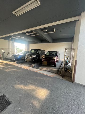 コレット坂部の駐車場