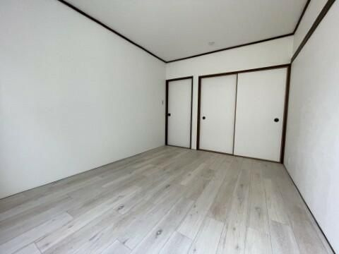 グランデュール永井Ａ棟Ｂ棟の内装|明るい室内です