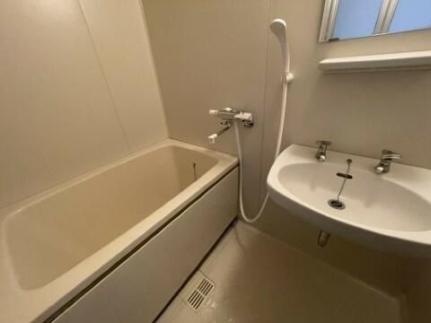 グランデュール永井Ａ棟Ｂ棟の浴室|きれいなお風呂です