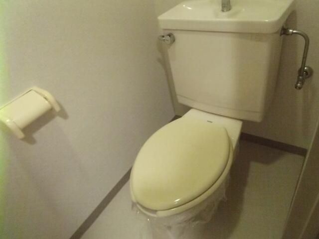南柏堀ハイツのトイレ|ゆったりとした空間のトイレです