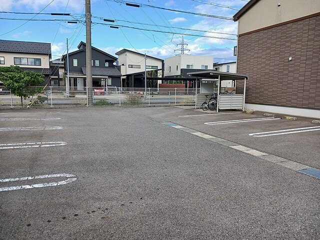 アンジュ・レーヴの駐車場