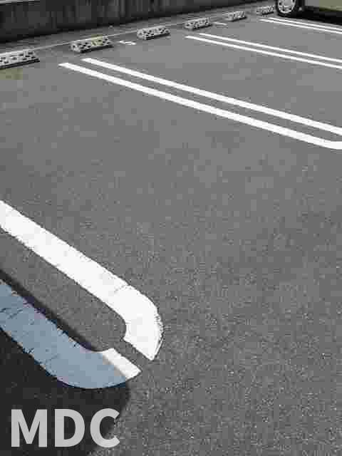 グランデ　成長　Ａの駐車場