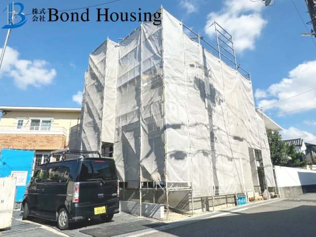 駐車並列２台　全室南向き　WIC付　玉津町新方　A号棟　新築戸建の前面道路含む現地写真