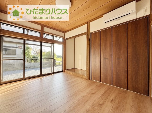 【洋室】 | 筑西市関舘　中古戸建 | お掃除しやすく、清潔感を保てるのでダニも発生しにくいフローリング♪