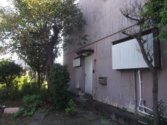 川崎市中原区井田１丁目のアパートのエントランス