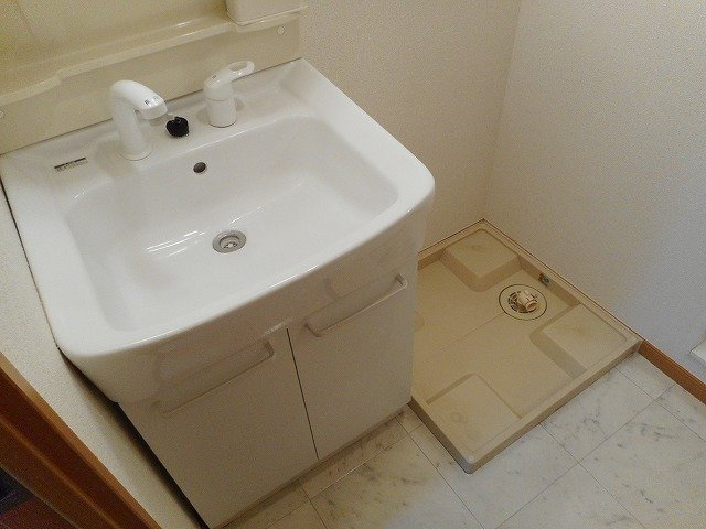 ベルク山中Ｂの洗面所|使いやすい洗面所です