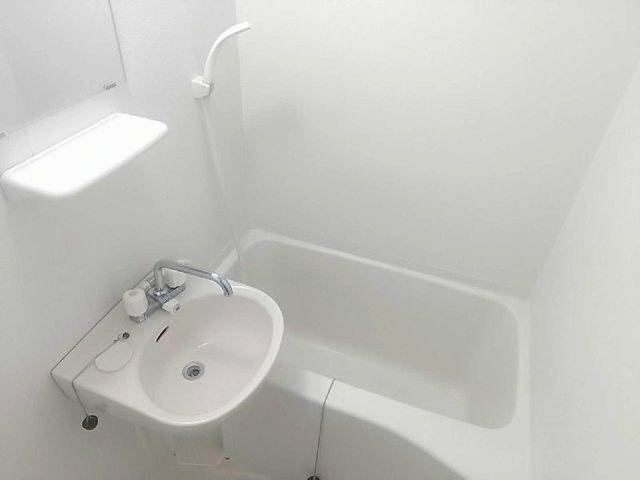レオパレスパークサイドグレースの浴室|日々の暮らしに欠かせないお風呂です
