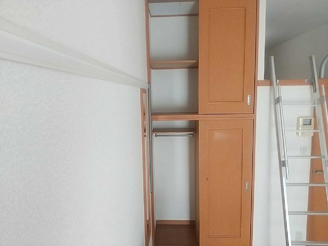 レオパレスパークサイドグレースの内装|明るい室内です