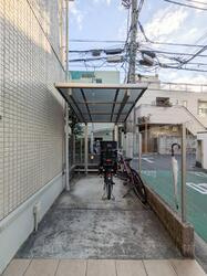 クレール上落合の駐車場