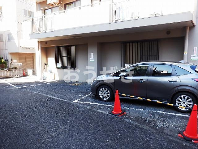 フローラル永田の駐車場