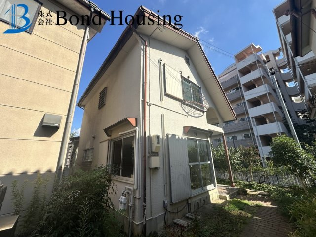 駐車２台　１１月末リフォ予定　西区南別府４丁目　中古戸建の前面道路含む現地写真