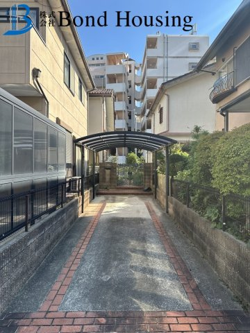 駐車２台　１１月末リフォ予定　西区南別府４丁目　中古戸建の前面道路含む現地写真
