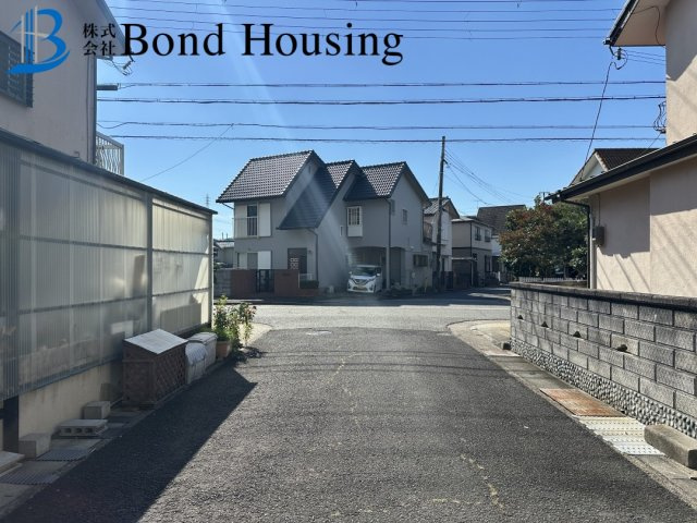 駐車２台　１１月末リフォ予定　西区南別府４丁目　中古戸建の前面道路含む現地写真