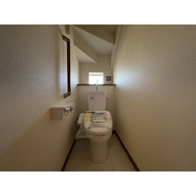 Kolet柏戸張#05のトイレ|落ち着いたトイレです