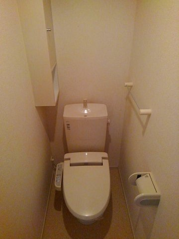 ウィステリアのトイレ|落ち着いた色調のトイレです
