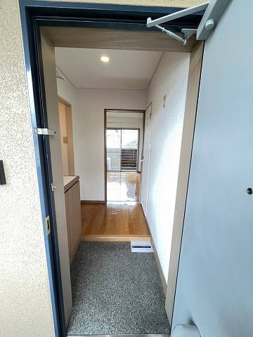 能登フラッツの玄関