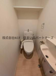 アルフィーネ久留米中央町のトイレ|落ち着いた色調のトイレです