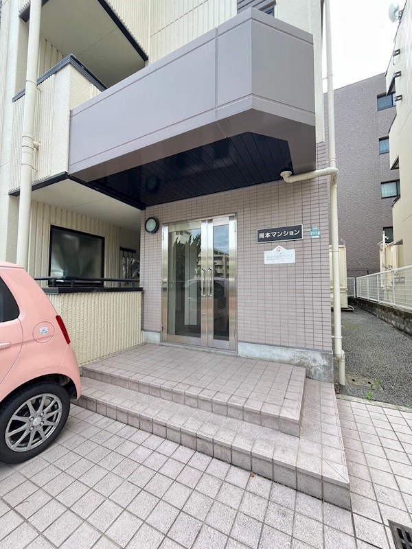 岡本マンションの外観