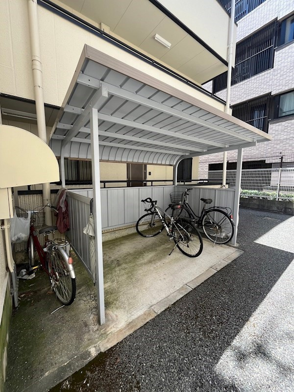 岡本マンションの外観